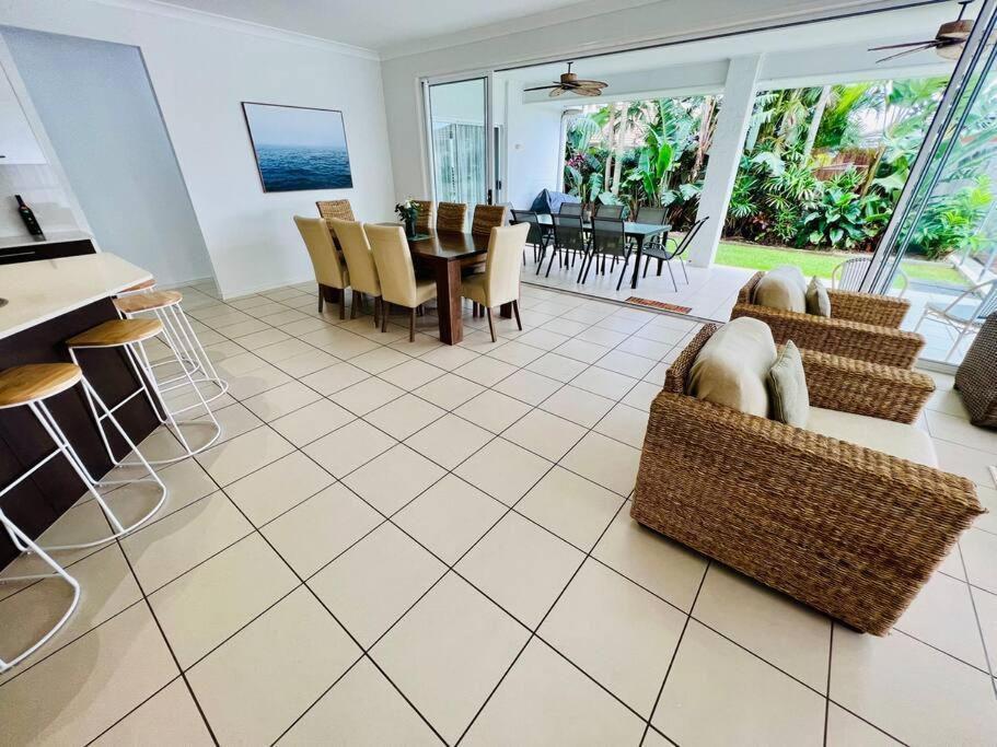Luxury 5 Bedroom *