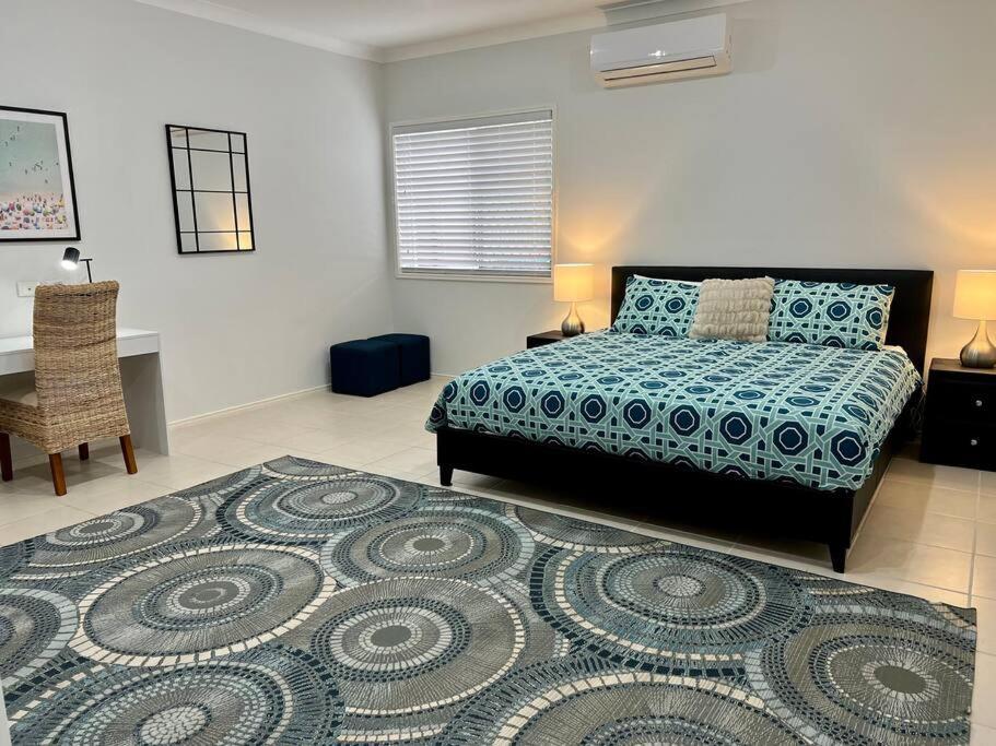 Luxury 5 Bedroom *