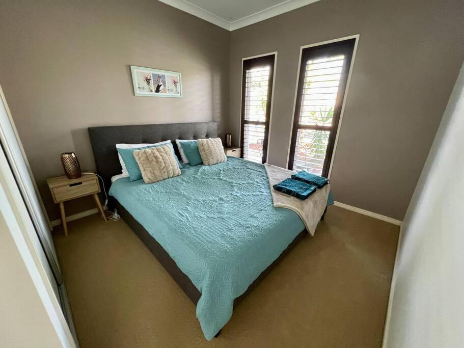 Luxury 5 Bedroom * Sandstone Point