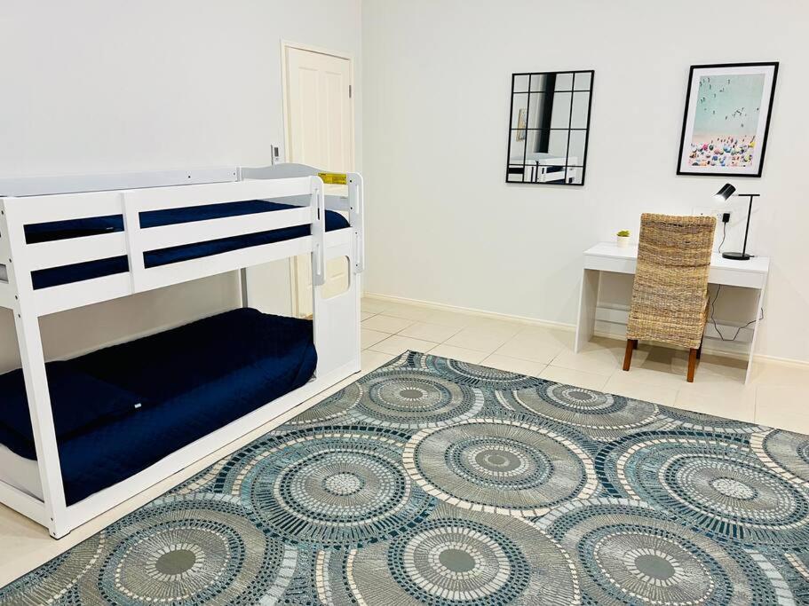 Holiday home Luxury 5 Bedroom *
